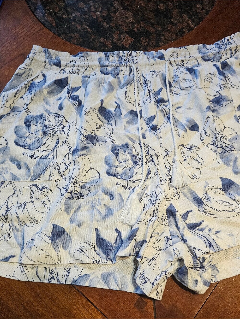 NWT Mexx Linen Blend Shorts White Blue Floral